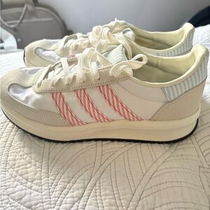 Adidas Cloudfoam Comfort Sneakers - White and Cream